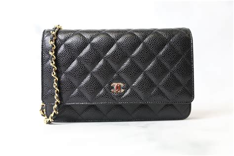 chanel caviar classic wallet on chain